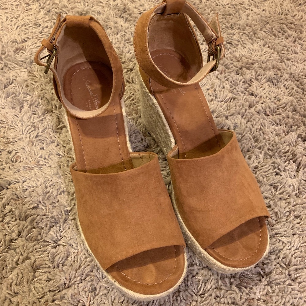 EUC Universal Thread Espadrille Wedges